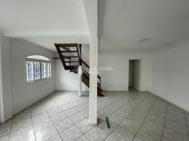 Casa com 3 quartos e 164m² para alugar em Barreiros, São José