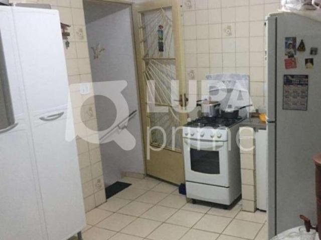 CASA COM 3 QUARTOS E 1 VAGA DE GARAGEM À VENDA NO PARQUE EDU CHAVES