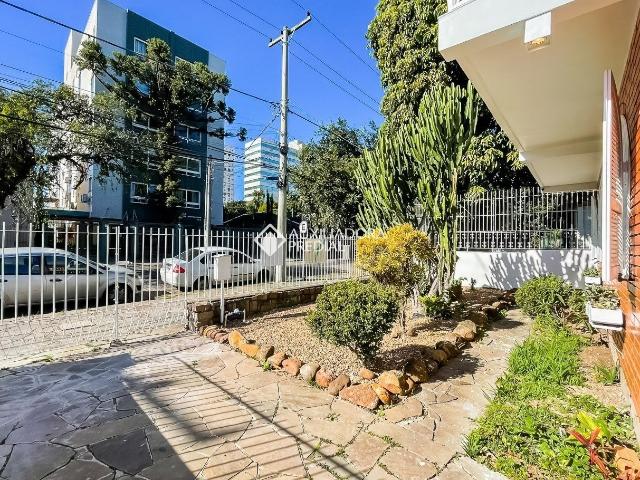 Casa com 3 quartos e 200m² para alugar em Passo da Areia, Porto Alegre