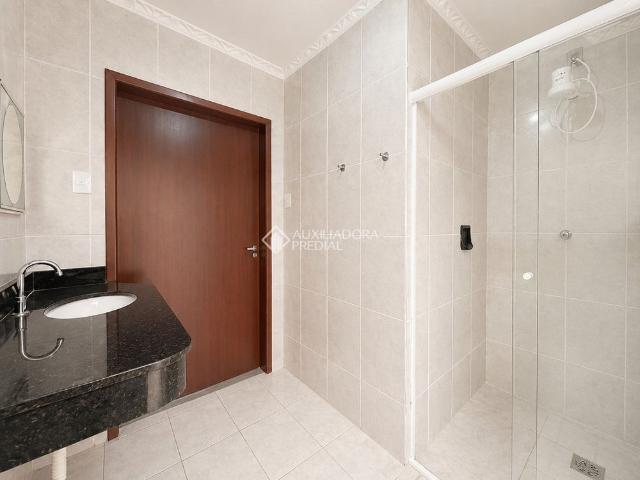 Casa com 3 quartos e 200m² para alugar em Trindade, Florianópolis