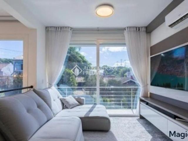 Casa com 3 quartos e 202m² para alugar em Mário Quintana, Porto Alegre