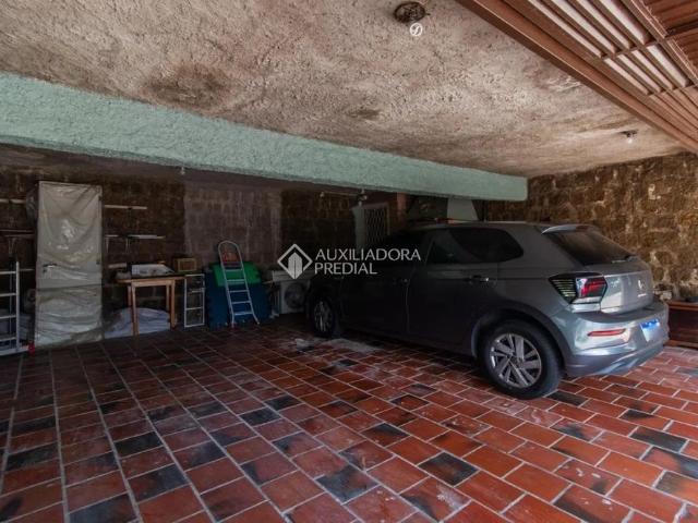 Casa com 3 quartos e 208m² para alugar em Santa Tereza, Porto Alegre