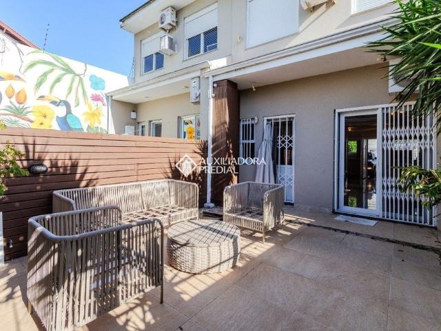 Casa com 3 quartos e 209m² para alugar em Jardim Sabará, Porto Alegre