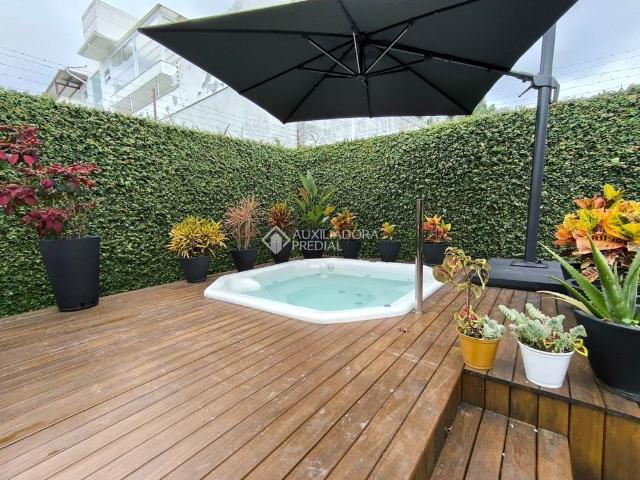 Casa com 3 quartos e 210m² para alugar em Pedra Branca, Palhoça