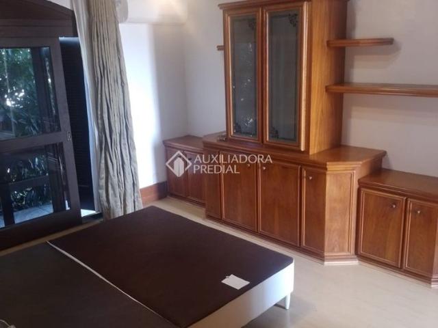 Casa com 3 quartos e 212m² para alugar em Igara, Canoas