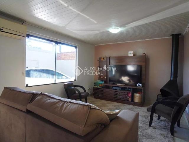 Casa com 3 quartos e 220m² para alugar em Parque Santa Fé, Porto Alegre