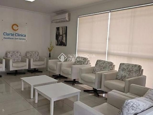 Casa com 3 quartos e 228m² para alugar em Vila Assunção, Porto Alegre