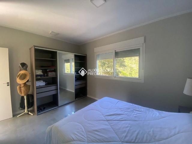 Casa com 3 quartos e 230m² para alugar em Capao, Garopaba