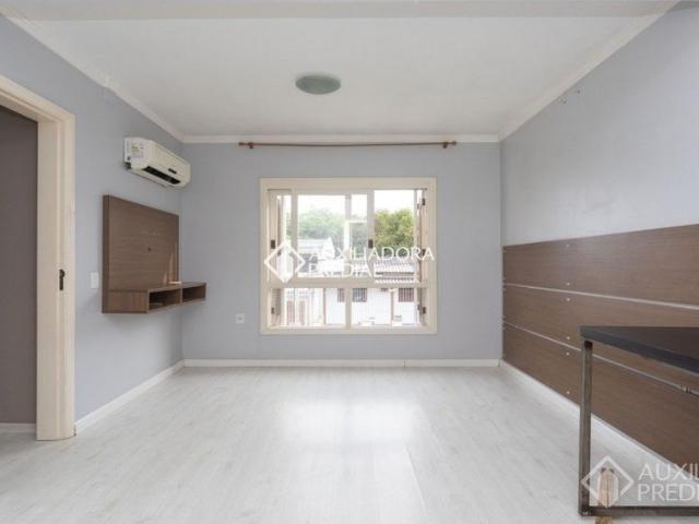 Casa com 3 quartos e 240m² para alugar em Jardim Sabará, Porto Alegre