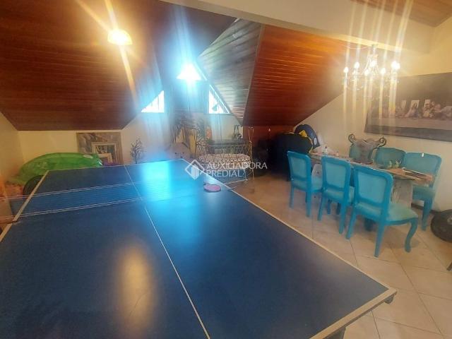 Casa com 3 quartos e 250m² para alugar em Moinhos de Vento, Canoas