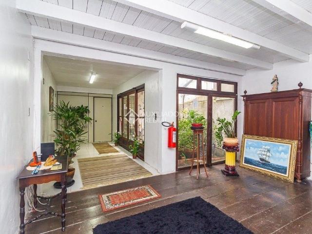 Casa com 3 quartos e 250m² para alugar em Moinhos de Vento, Porto Alegre