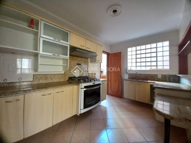 Casa com 3 quartos e 250m² para alugar em Vila Assunção, Porto Alegre