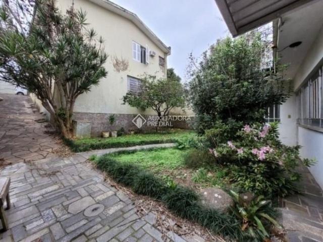 Casa com 3 quartos e 259m² para alugar em Tristeza, Porto Alegre