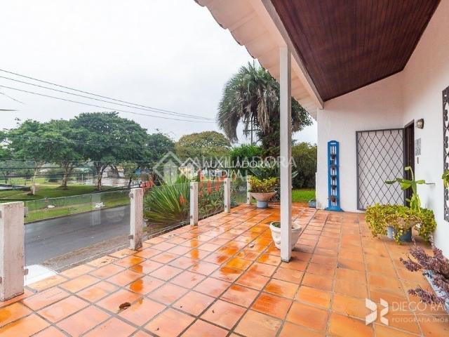 Casa com 3 quartos e 240m² para alugar em Cristal, Porto Alegre