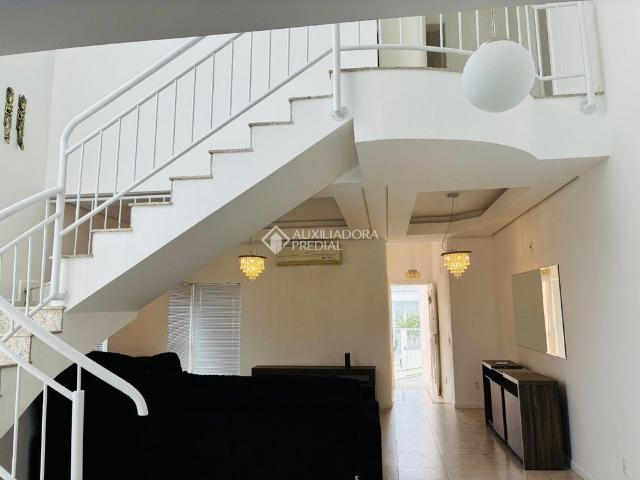 Casa com 3 quartos e 292m² para alugar em Pedra Branca, Palhoça