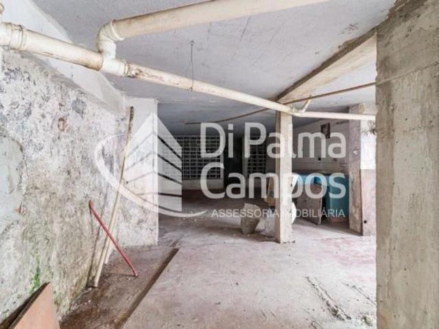 Casa com 3 quartos e 2 vagas na Rua do Paraíso, perto do metrô
