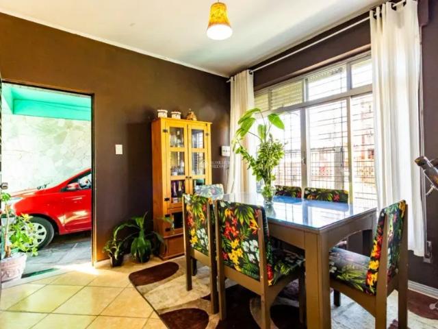 Casa com 3 quartos e 2 vagas no Bairro Sarandi