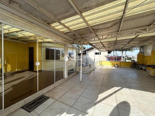 Casa com 3 quartos e 300m² para alugar em Igara, Canoas