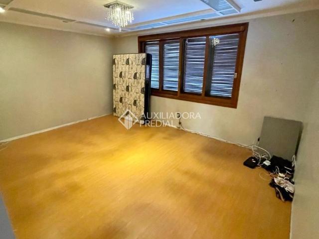 Casa com 3 quartos e 310m² para alugar em Teresópolis, Porto Alegre