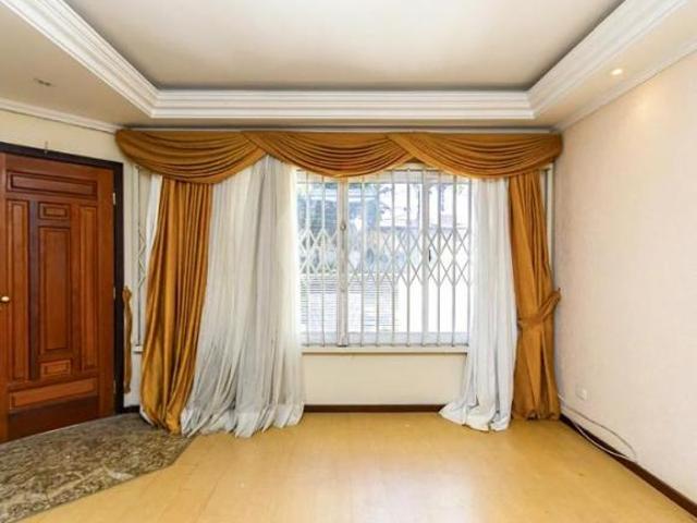 Casa com 3 quartos e 311 m² à venda no Juvevê