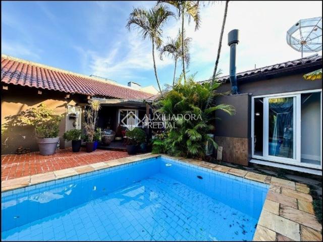 Casa com 3 quartos e 326m² para alugar em Ipanema, Porto Alegre