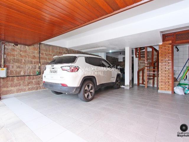Casa com 3 quartos e 330m² para alugar em Jardim Itu, Porto Alegre