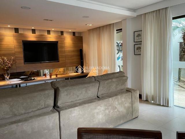 Casa com 3 quartos e 350m² para alugar em Lagoa da Conceição, Florianópolis