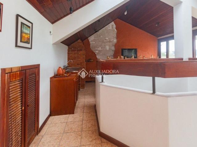 Casa com 3 quartos e 375m² para alugar em Partenon, Porto Alegre