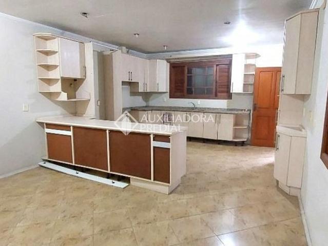 Casa com 3 quartos e 394m² para alugar em Vila Eunice Nova, Cachoeirinha