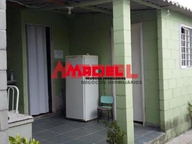 Casa com 3 Quartos e 3 banheiros à Venda, 148 m² por R$ 520.000