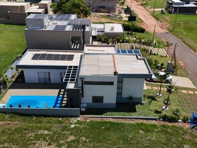 Casa com 3 Quartos e 3 banheiros à Venda, 450 m² por R$ 850.000 Cód. ch2590
