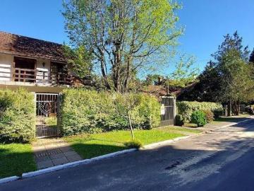 Casa com 3 quartos e 3 vagas em bairro nobre
