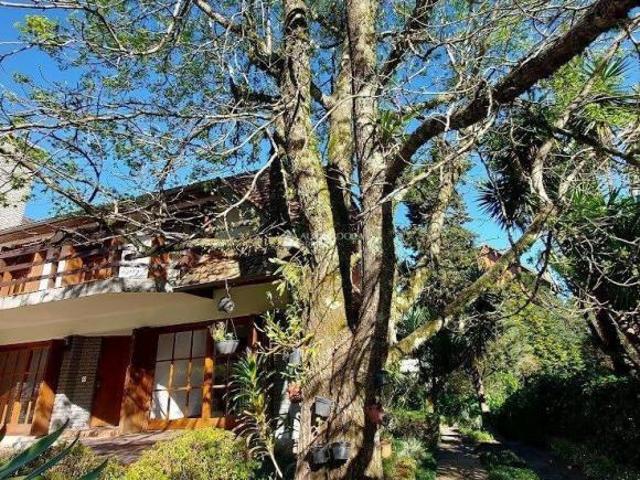 Casa com 3 quartos e 3 vagas em bairro nobre