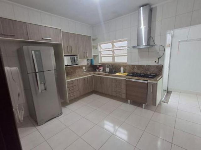 Casa com 3 quartos e churrasqueira em Peruíbe