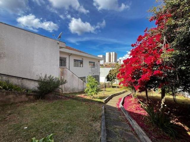 Casa com 3 quartos e espaço de quintal maravilhoso