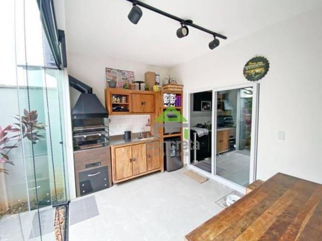 Casa com 3 quartos e suíte, 2 vagas à venda, 105 m² por R$ 790.000 Granja Viana Cotia/SP