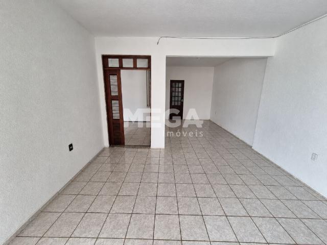 Casa com 3 quartos no bairro São Gerardo em Fortaleza, CE
