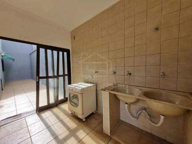 Casa com 3 Quartos no Jardim Campos Prado