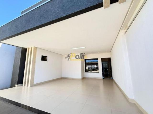 Casa com 3 quartos sendo 1 suíte com closet