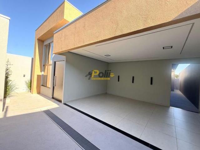 Casa com 3 quartos sendo 1 suíte com closet