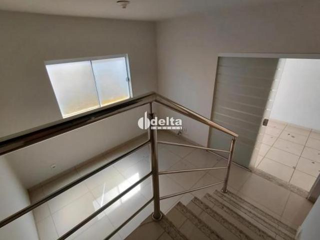 Casa com 3 quartos sendo 1 suíte disponível para venda no bairro Martins em Uberlândia MG