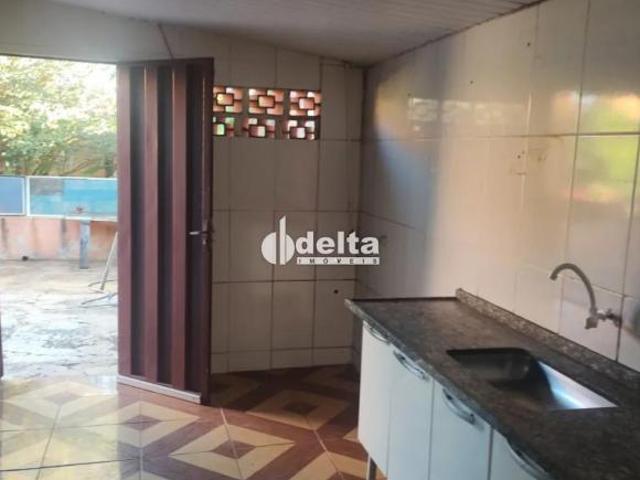 Casa com 3 quartos sendo 1 suíte disponível para venda no bairro São Jorge em Uberlândia MG