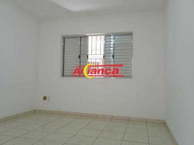 CASA COM 3 QUARTOS SENDO 2 SUÍTES A VENDA,240 M² Vila Adelaide Perella Guarulhos SP