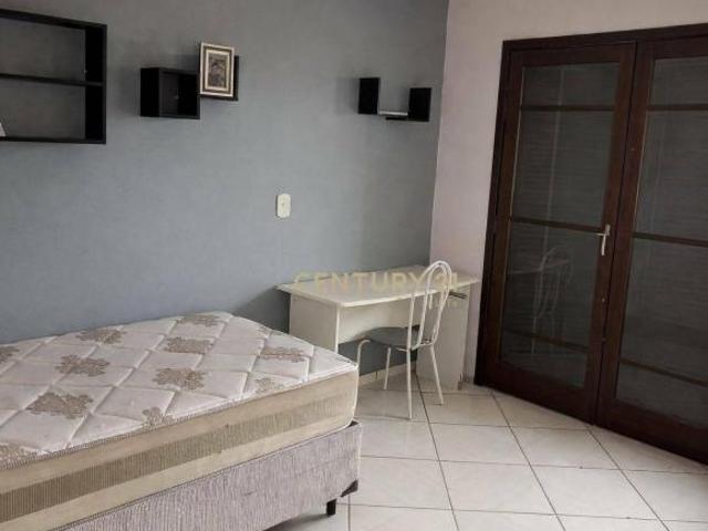 casa com 3 quartos sendo um suíte