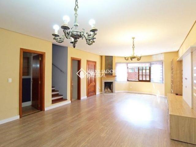 Casa com 3 quartos sendo um suíte no bairro Guarujá
