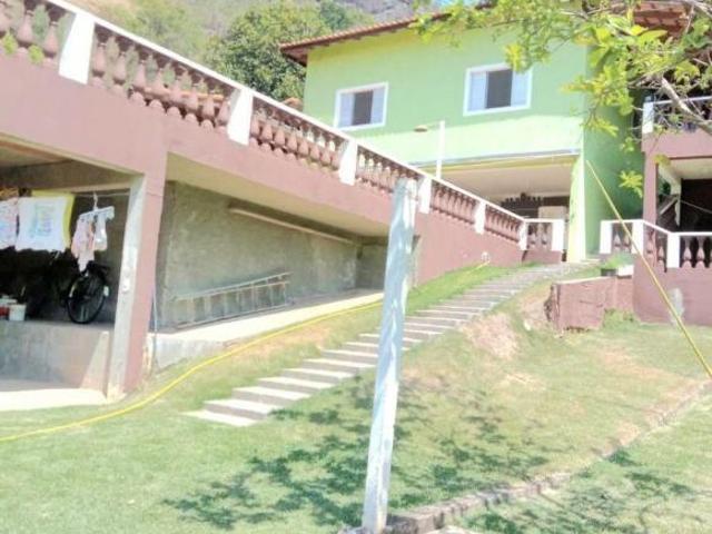 Casa com 3 quartos, sendo uma suíte, excelente localização no bairro Colônia Cruz Vera em Brasópolis