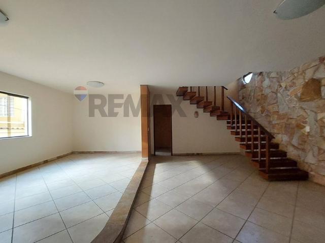 Casa com 3 quartos, suíte, 1 vaga para locação no Bairro Betânia