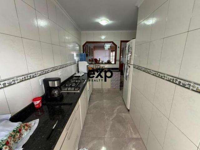 CASA COM 3 QUARTOS, SUÍTE E EDÍCULA COM CHURRASQUEIRA