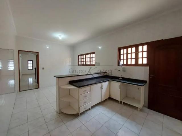 Casa com 3 Quartos para alugar, 115m² Bosque dos Eucaliptos