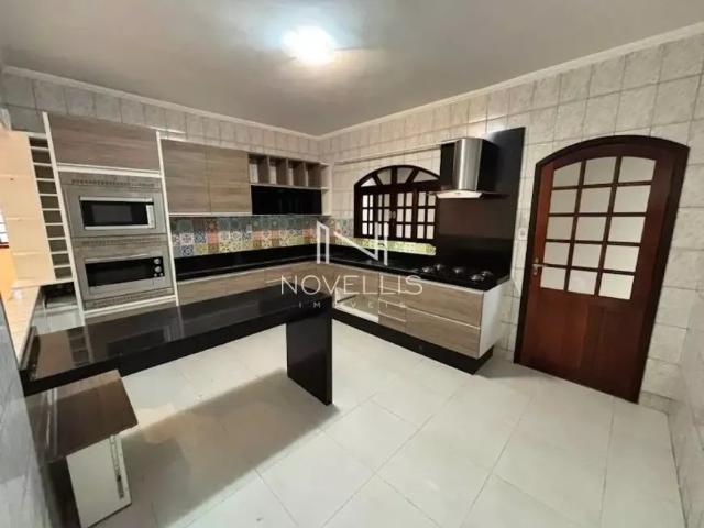 Casa com 3 Quartos para alugar, 213m² Jardim Del Rey